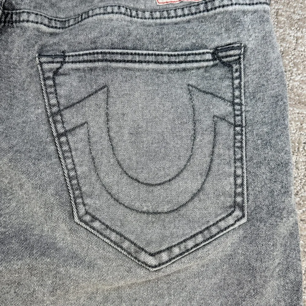 True Religion Mens Ricky Relaxed Straight Cutoff Shorts 34 Grey Acid Wash Denim